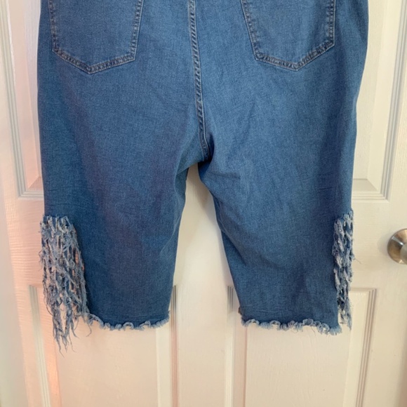 CAPRI DISTRESSED FRINGE JEANS PLUS SIZE 4X - Picture 8 of 9